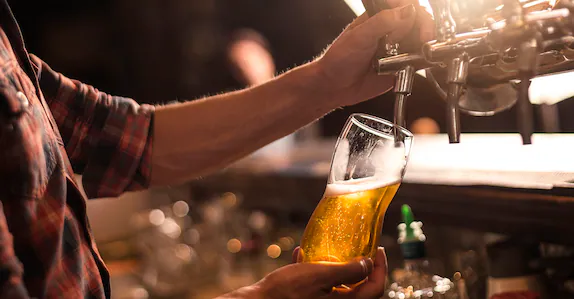 ഒൻപതര ‘എൽഡിഎഫ്’ വർഷം, കൂടിയത് 855 ബാറുകൾ; കള്ളുഷാപ്പുകൾ കുറഞ്ഞു