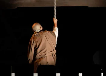 സന്യാസിമാർ പിടിയിലായത് പോണുമായി; തായ്‌ലൻഡിൽ നാല് ബുദ്ധ സന്യാസിമാർ അറസ്റ്റിൽ