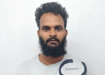 കമിതാക്കളുടെ നഗ്നദൃശ്യം പകർത്തി; പിടികൂടാനെത്തിയ പൊലീസുകാരിയുടെ വിരൽ ഒടിച്ചു, അറസ്റ്റ്