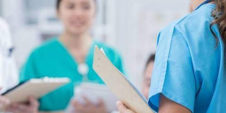 ശമ്പളവര്ധന: സ്വകാര്യ ആശുപത്രികളിലെ നഴ്സുമാര് നാളെ പണിമുടക്കും