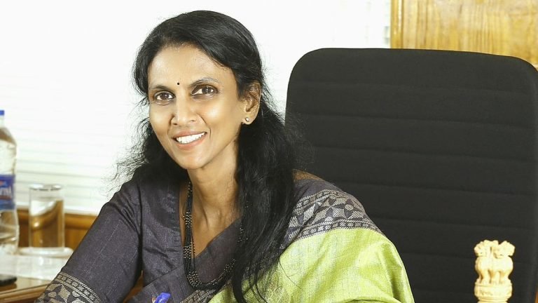 എന്തിനാണ് വെറുതെ കാശ് കളയുന്നത്?’; ഡല്‍ഹി യാത്ര വേണ്ടെന്ന് വച്ചതില്‍ വിശദീകരണവുമായി ആര്‍ ശ്രീലേഖ