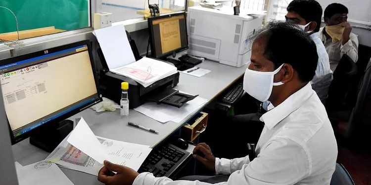 സര്‍ക്കാര്‍ ജീവനക്കാര്‍ക്ക് ആഴ്ചയില്‍ 5 ദിവസം പ്രവൃത്തി ദിനം; അംഗീകരിച്ച് സംഘടനകള്‍