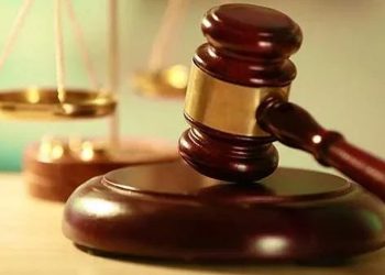 ഒരുലക്ഷം കൈക്കൂലി വാങ്ങി, എഡിഎമ്മിന് 7വര്‍ഷം കഠിനതടവും അഞ്ച് ലക്ഷം പിഴയും; വിധി കേട്ട് കോടതി മുറിയില്‍ പ്രതി കുഴഞ്ഞുവീണു