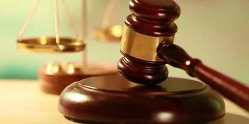 ഒരുലക്ഷം കൈക്കൂലി വാങ്ങി, എഡിഎമ്മിന് 7വര്‍ഷം കഠിനതടവും അഞ്ച് ലക്ഷം പിഴയും; വിധി കേട്ട് കോടതി മുറിയില്‍ പ്രതി കുഴഞ്ഞുവീണു