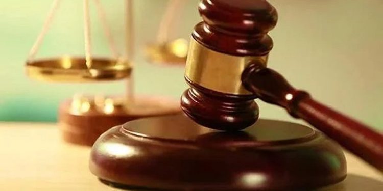 ഒരുലക്ഷം കൈക്കൂലി വാങ്ങി, എഡിഎമ്മിന് 7വര്‍ഷം കഠിനതടവും അഞ്ച് ലക്ഷം പിഴയും; വിധി കേട്ട് കോടതി മുറിയില്‍ പ്രതി കുഴഞ്ഞുവീണു