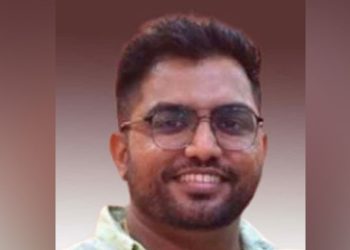 നാട്ടിലേയ്ക്കുള്ള യാത്രക്കിടെ ഹൃദയാഘാതം; മലയാളി യുവാവ് വിമാനത്തില്‍ കുഴഞ്ഞു വീണ് മരിച്ചു