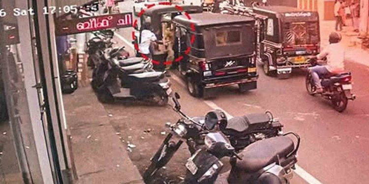 കോഴിക്കോട് ടൗണ് എസ്ഐയ്ക്ക് നേരെ ആക്രമണം, വയറില് കുത്തേറ്റു