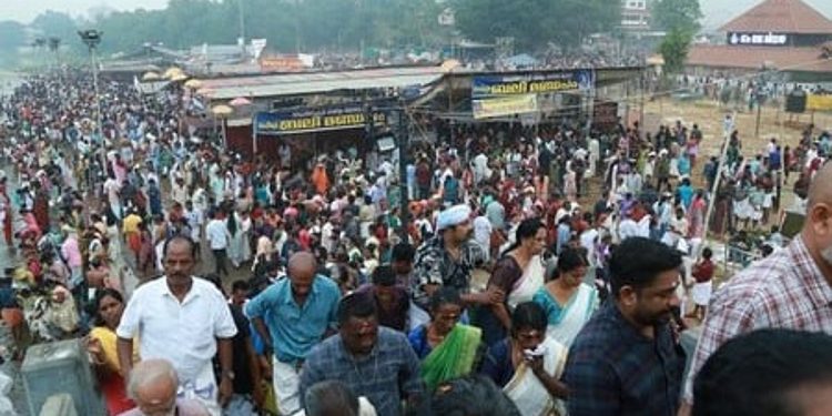 ഇന്ന് മഹാശിവരാത്രി, മണപ്പുറത്തേയ്ക്ക് ഒഴുകിയെത്തി ഭക്തര്, വൈകീട്ട് നാലുമുതല് ആലുവയില് ഗതാഗതനിയന്ത്രണം; ക്രമീകരണങ്ങള് ഇങ്ങനെ