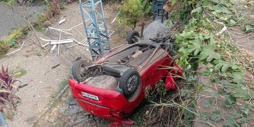 വീട്ടുകാരെ പൂട്ടിയിട്ട് രാത്രി കാറുമായി കറങ്ങാനിറങ്ങി; പതിനാലുകാരനും സുഹൃത്തും അപകടത്തില്‍പ്പെട്ടു