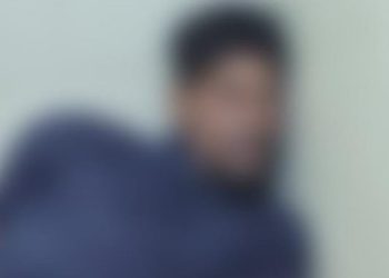 പൊതുശൗചാലയത്തില്‍ യുവാവിനെ മരിച്ച നിലയില്‍ കണ്ടെത്തി, ദുരൂഹത