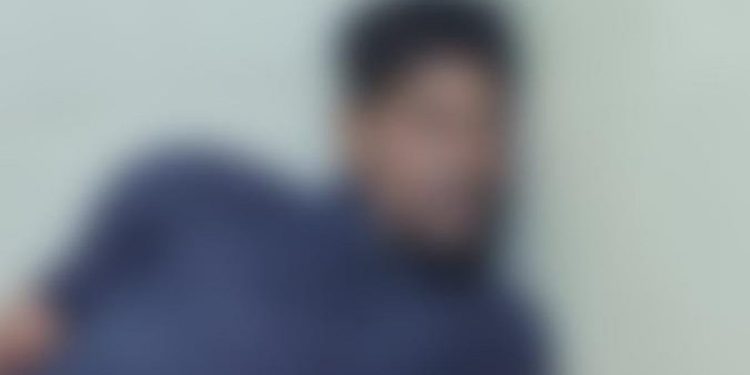 പൊതുശൗചാലയത്തില്‍ യുവാവിനെ മരിച്ച നിലയില്‍ കണ്ടെത്തി, ദുരൂഹത