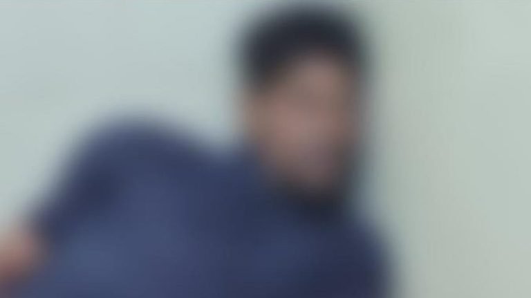 പൊതുശൗചാലയത്തില്‍ യുവാവിനെ മരിച്ച നിലയില്‍ കണ്ടെത്തി, ദുരൂഹത