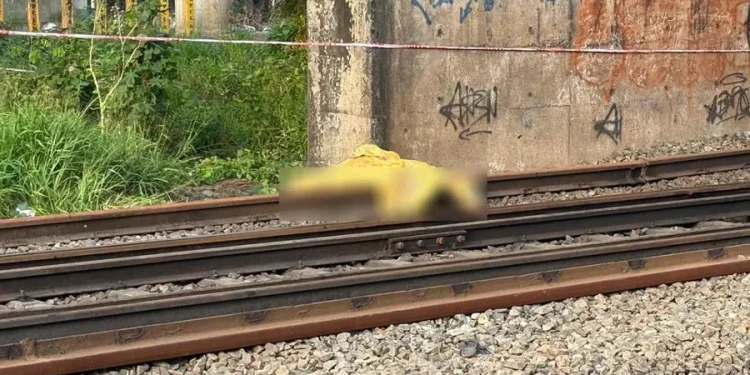 ഷർട്ടിൽ രക്തക്കറ; ഒരുമിച്ചെത്തി ഒറ്റയ്ക്ക് മടങ്ങി; കോട്ടയം സ്വദേശിയായ യുവതിയെ കൊന്ന് പാളത്തിലിട്ടു?