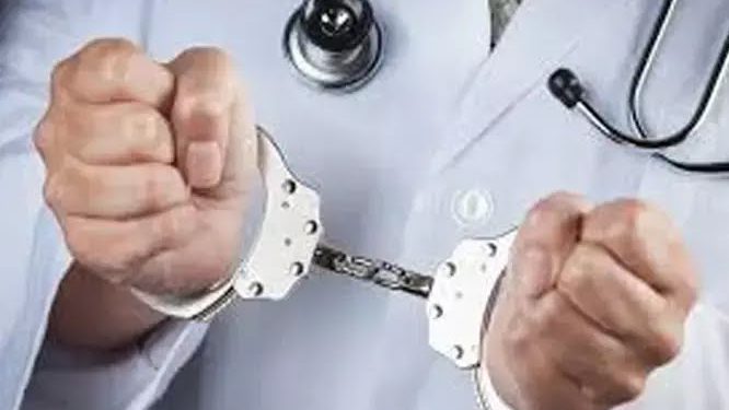 പരീക്ഷയില്‍ ജയിപ്പിക്കാമെന്ന് വാഗ്ദാനം; മെഡിക്കല്‍ വിദ്യാര്‍ത്ഥിനിയെ ഹോട്ടല്‍ മുറിയിലെത്തിച്ച് മദ്യം നല്‍കി പീഡിപ്പിച്ചു: ഡോക്ടര്‍ അറസ്റ്റില്‍