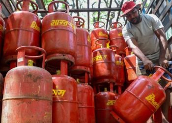 ഹോട്ടലുകള്‍ പൂട്ടിത്തുടങ്ങി, വീട്ടിലെ അടുക്കളയിലും ബുദ്ധിമുട്ട്; ഇന്ത്യ ‘സ്റ്റാഗ്ഫ്‌ലേഷന്‍’ ലേക്കെന്ന് മുന്നറിയിപ്പുമായി സാമ്പത്തിക വിദഗ്ദൻ