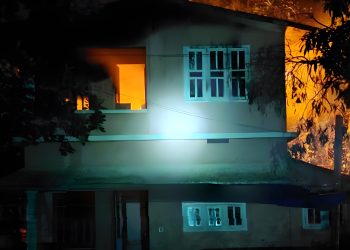മീനങ്ങാടിയിൽ വീടിന് തീപിടിച്ചു; ഫ്രിഡ്ജ് പൊട്ടിത്തെറിച്ചതെന്ന് സംശയം; ഒഴിവായത് വൻ ദുരന്തം