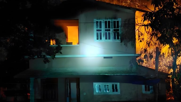 മീനങ്ങാടിയിൽ വീടിന് തീപിടിച്ചു; ഫ്രിഡ്ജ് പൊട്ടിത്തെറിച്ചതെന്ന് സംശയം; ഒഴിവായത് വൻ ദുരന്തം