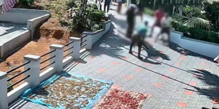 മര വ്യാപാരവുമായി ബന്ധപ്പെട്ട തർക്കം, നമ്പ്യാർകുന്നിൽ യുവാവിന് വെട്ടേറ്റു