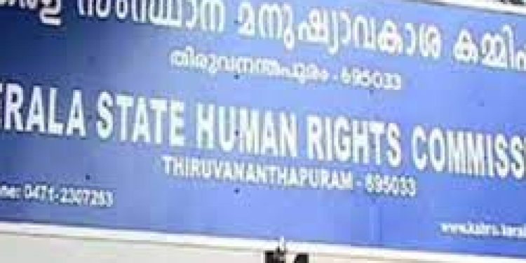 അതിജീവിതയോട് പോലീസുദ്യോഗസ്ഥൻ മോശമായി പെരുമാറിയെന്ന പരാതിയിൽ അന്വേഷണത്തിന് മനുഷ്യാവകാശ കമ്മീഷൻ ഉത്തരവ്