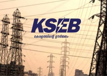 സ്ത്രീയും പുരുഷനും എട്ട് മിനിറ്റില്‍ വൈദ്യുതത്തൂണില്‍ കയറിയിറങ്ങണം; കെ എസ് ഇ ബി ഇലക്‌ട്രിസിറ്റി വര്‍ക്കർ യോഗ്യതയില്‍ മാറ്റം വരുത്തി