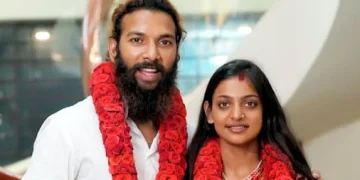 മകളെ കുടുക്കി: ‘വൈറൽ സുന്ദരി’ മോണലിസയുടെ പിതാവ്, തിരിച്ചെത്തിക്കാൻ സർക്കാരിനെ സമീപിച്ചു‍