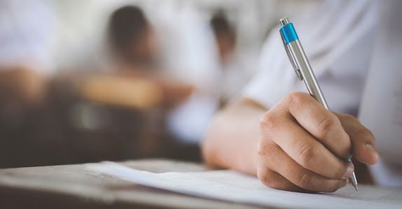 പെസഹാ വ്യാഴം, ദുഃഖശനി, ഈസ്റ്റർ ദിനങ്ങളിൽ പരീക്ഷ നടത്തുന്നതിനെതിരെ പ്രതിഷേധം ശക്തമാകുന്നു