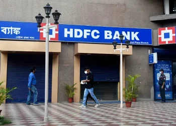 എച്ച്ഡിഎഫ്‌സി ബാങ്കിന്റെ ഓഹരിയിൽ കനത്ത ഇടിവ്: ഇനിയും വില താഴുമോ?