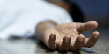 ആശുപത്രിയിൽ ഭാര്യയ്ക്ക് കൂട്ടിരിക്കാൻ എത്തിയ ആൾ മരിച്ചു; ഭാര്യയും മകളും വിവരം അറിഞ്ഞത് പിറ്റേദിവസം