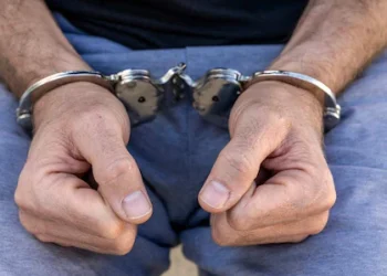 രാജ്യമാകെ 1,100ലധികം വ്യാജ ബോംബ് ഭീഷണി സന്ദേശങ്ങൾ അയച്ചു, യുവാവ് അറസ്റ്റിൽ; ലക്ഷ്യമിട്ടത് പരിഭ്രാന്തി സൃഷ്ടിക്കൽ