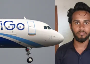 ‘ഞാനല്ല, പ്രേതമാണ്’: പറക്കുന്ന വിമാനത്തിന്റെ വാതിൽ തുറക്കാൻ ശ്രമിച്ച് യാത്രക്കാരൻ