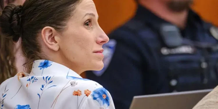 കോക്‌ടെയിൽ ‘ചതി’; ഭർത്താവിനെ കൊന്നു,പിന്നെ ഭർത്താവിന് സമർപ്പിച്ച് പുസ്തകം; എഴുത്തുകാരി കുറ്റക്കാരി