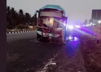 ബസ് ഡിവൈഡറിലേക്ക് ഇടിച്ചു കയറി, 4 മലയാളികൾ മരിച്ചു