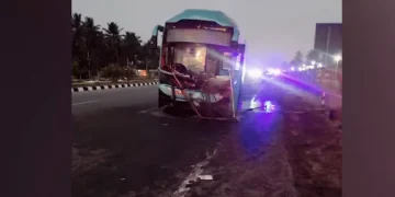 ബസ് ഡിവൈഡറിലേക്ക് ഇടിച്ചു കയറി, 4 മലയാളികൾ മരിച്ചു