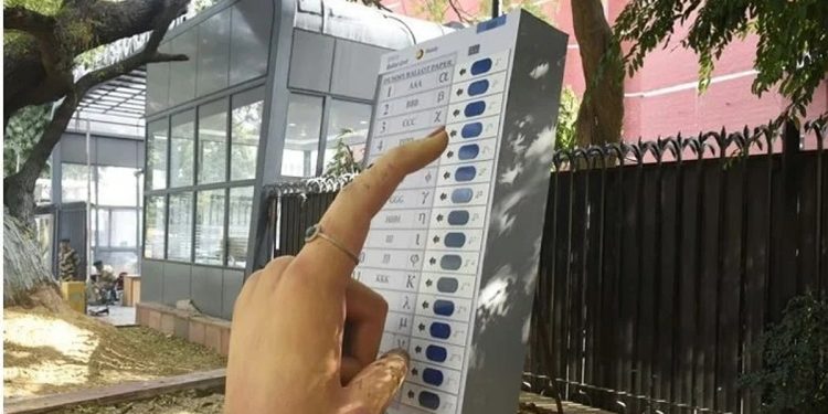 വോട്ടര്‍മാരെ തടഞ്ഞാല്‍ കര്‍ശന നടപടി; പോളിങ് തടസപ്പെടുത്തിയാല്‍ റീപോളിങ് നടത്തുമെന്ന് തെരഞ്ഞെടുപ്പ് കമ്മിഷൻ