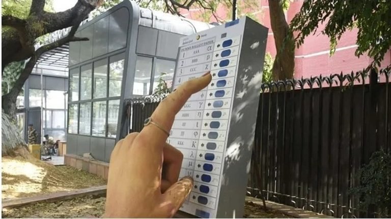 വോട്ടര്‍മാരെ തടഞ്ഞാല്‍ കര്‍ശന നടപടി; പോളിങ് തടസപ്പെടുത്തിയാല്‍ റീപോളിങ് നടത്തുമെന്ന് തെരഞ്ഞെടുപ്പ് കമ്മിഷൻ