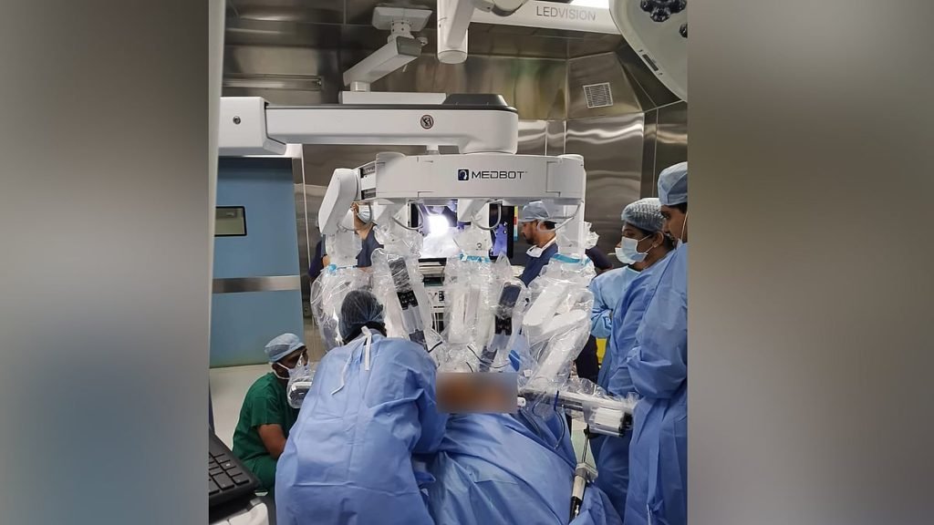 ദാതാവിനും രോഗിക്കും റോബോട്ടിക് ശസ്ത്രക്രിയ; വൃക്ക മാറ്റിവെക്കലില്‍ പുതുചരിത്രവുമായി കിംസ് ശ്രീചന്ദ്, രാജ്യത്ത് ആദ്യം