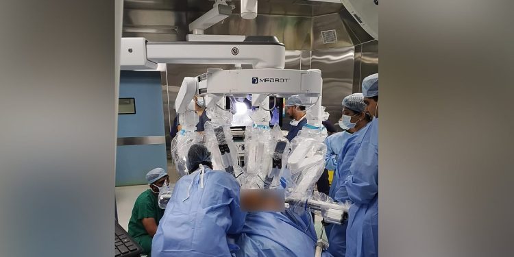 ദാതാവിനും രോഗിക്കും റോബോട്ടിക് ശസ്ത്രക്രിയ; വൃക്ക മാറ്റിവെക്കലില്‍ പുതുചരിത്രവുമായി കിംസ് ശ്രീചന്ദ്, രാജ്യത്ത് ആദ്യം