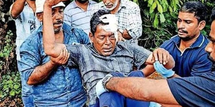 ഗുരുതര പരിക്കേറ്റ രോ​ഗിക്ക് ചികിത്സയില്ല, ഡിസ്ചാർജ് ആയ രോ​ഗി റോഡരികിൽ കുഴഞ്ഞു വീണു