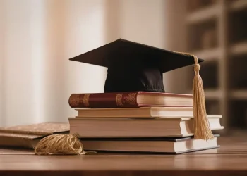 പരീക്ഷാഫലം വൈകിപ്പിച്ചു, മൂന്നു ലക്ഷത്തിന്റെ സ്കോളർഷിപ്പ് തുലാസിൽ; ‘കേരള’യിലെ PGവിദ്യാർഥികൾ കോടതിയിൽ