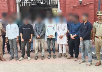 ഗംഗാനദിയിൽ ബോട്ടിൽ ഇഫ്താർ വിരുന്ന് നടത്തി; 14 പേർ അറസ്റ്റിൽ