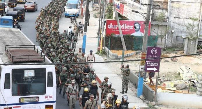 നിയമസഭാ തെരഞ്ഞെടുപ്പ്: കല്‍പ്പറ്റയില്‍ പോലീസ്-കേന്ദ്ര സേന റൂട്ട് മാര്‍ച്ച് നടത്തി