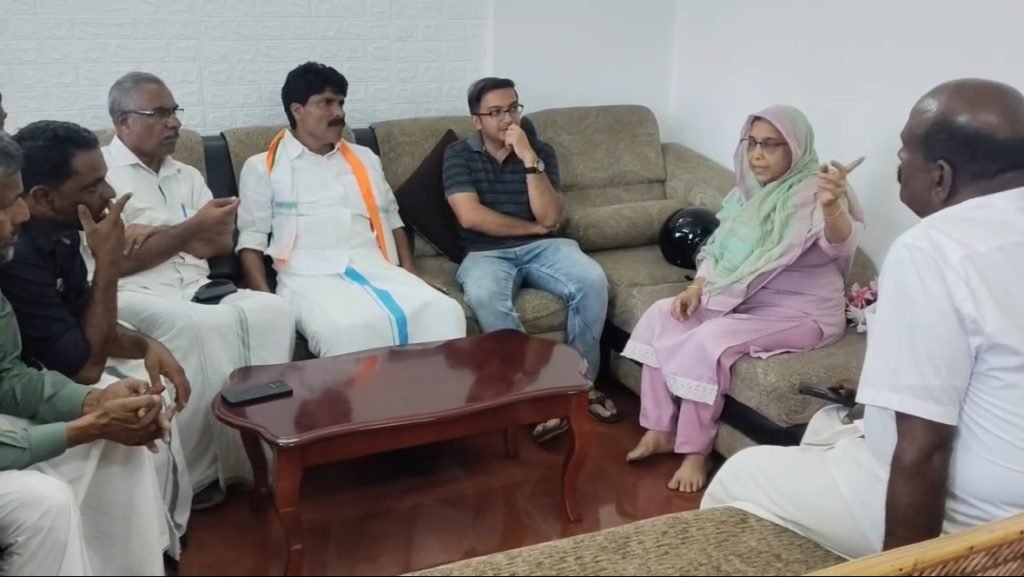 കിട്ടാനുള്ളത് 32 ലക്ഷം രൂപ; ജീവിക്കാന്‍ വല്ലാതെ പാടുപെടുകയാണ്’:ടി സിദ്ദിഖിന് മുമ്പില്‍ കുടുംബം നേരിട്ട പ്രതിസന്ധികള്‍ പറഞ്ഞ്ബ്രഹ്‌മഗിരി തട്ടിപ്പിനിരയായ ഫൗസിയ ബാനു