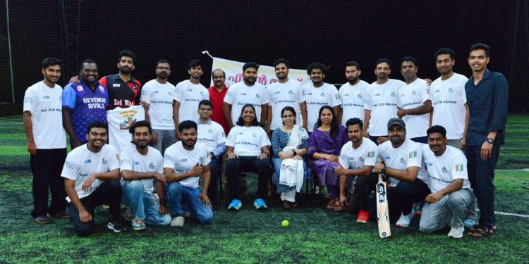 സ്വീപ്: സജന സജീവന്റെ ബാറ്റിങിൽ ആവേശമായി സൗഹൃദ ക്രിക്കറ്റ് മത്സരം