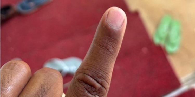 വോട്ട് രേഖപ്പെടുത്തിയ ശേഷം കൈ കഴുകിയപ്പോൾ മഷി അടയാളം മാഞ്ഞു പോയതായി പരാതി