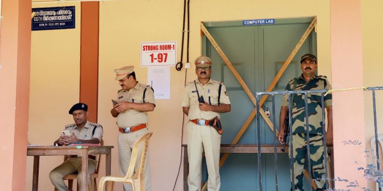 പഴുതടച്ച സുരക്ഷയിൽ വോട്ടിങ് യന്ത്രങ്ങൾ