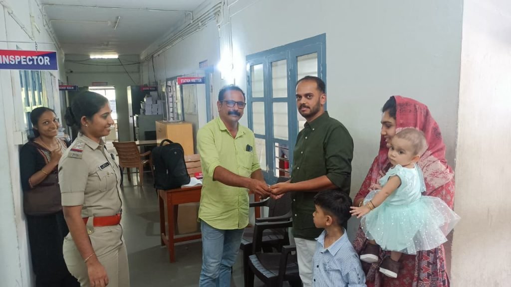‘ഉത്തരക്കടലാസ് വലിച്ചെറിയും; പരാതിപ്പെട്ടാൽ ആൺകുട്ടികളെ വിട്ട് മർദിക്കും’