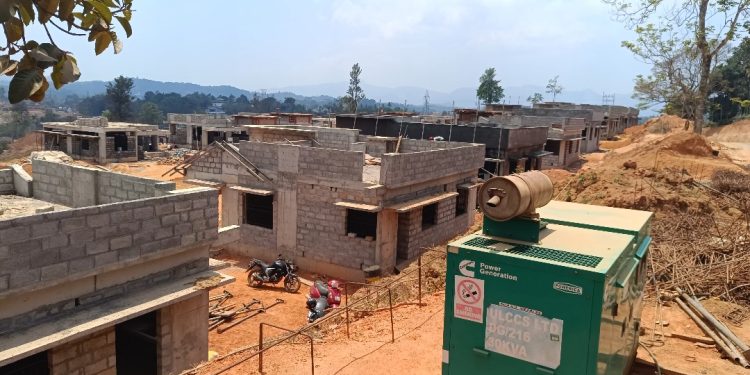 ഉരുൾ ദുരന്തബാധിതരുടെ പുനരരധിവാസം അനിശ്ചിതത്വത്തിൽ  :  വീടുകളിൽ താമസിക്കാനാകാത്തെ ദുരന്തബാധിതർ