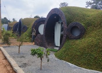 അനധികൃതമായി നടത്തിയിരുന്ന കേവ്  റിസോർട്ട് പഞ്ചായത്ത് അധികൃതർ പൂട്ടിച്ചു