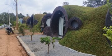 അനധികൃതമായി നടത്തിയിരുന്ന കേവ്  റിസോർട്ട് പഞ്ചായത്ത് അധികൃതർ പൂട്ടിച്ചു