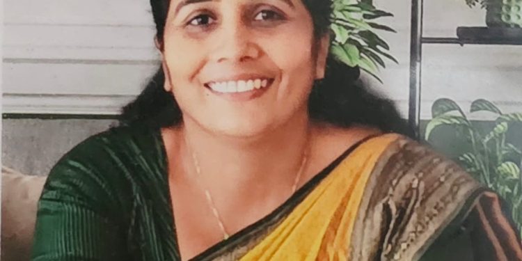 _പിക്കപ്പ് ജീപ്പിടിച്ച് അധ്യാപികയ്ക്ക് ദാരുണാന്ത്യം; അപകടം കാറിന് സമീപം നിൽക്കുമ്പോൾ